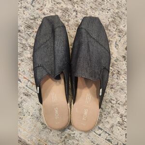 Women's Toms Black Flats Size 9.5